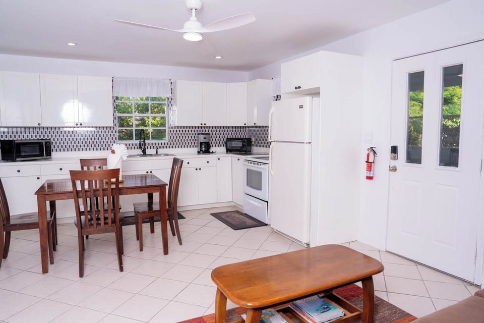 Enjoy family meals in the charming dining area next to the kitchen.