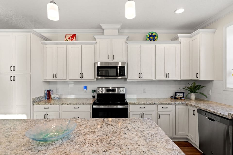 House | Private kitchen | Full-size fridge, microwave, oven, stovetop