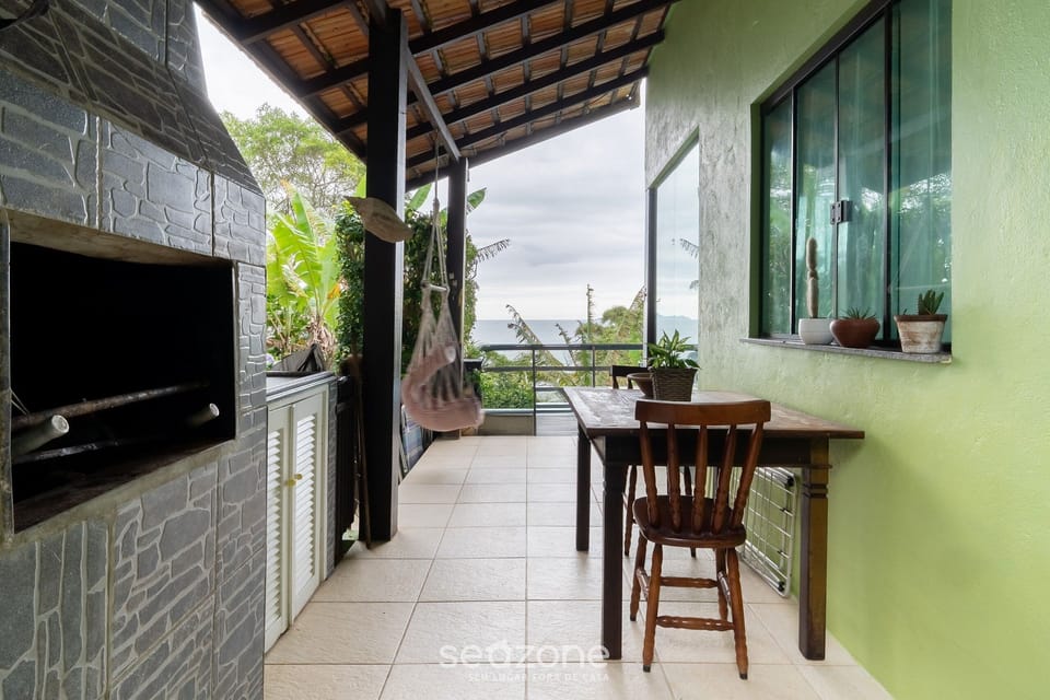 Basic Villa | Outdoor dining