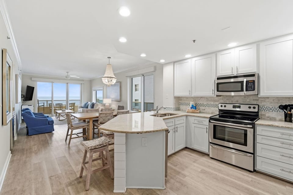 Condo, Multiple Beds (Enclave 607) | Private kitchen | Oven, toaster