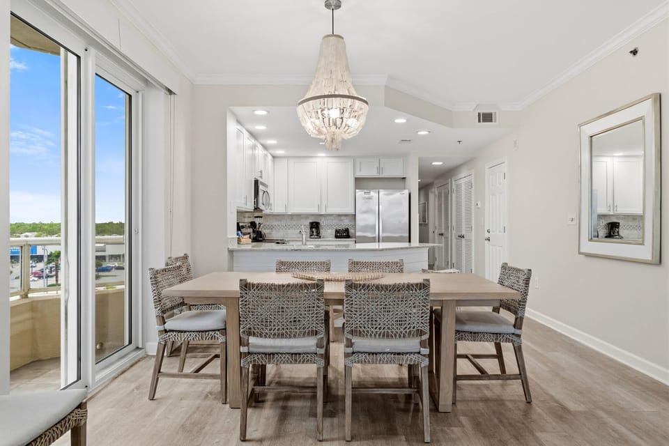 Condo, Multiple Beds (Enclave 607) | Dining