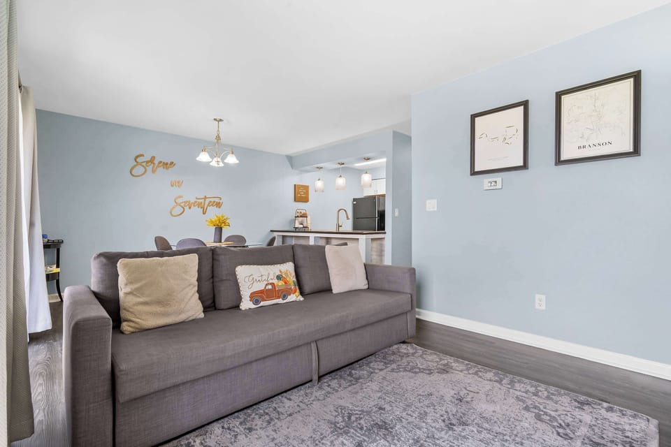 Condo, 1 King Bed with Sofa bed, Balcony, Golf View (Serene on Seventeen) | Living area