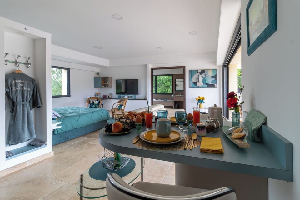 Suite Eucalyptus | Premium bedding, Tempur-Pedic beds, in-room safe, soundproofing