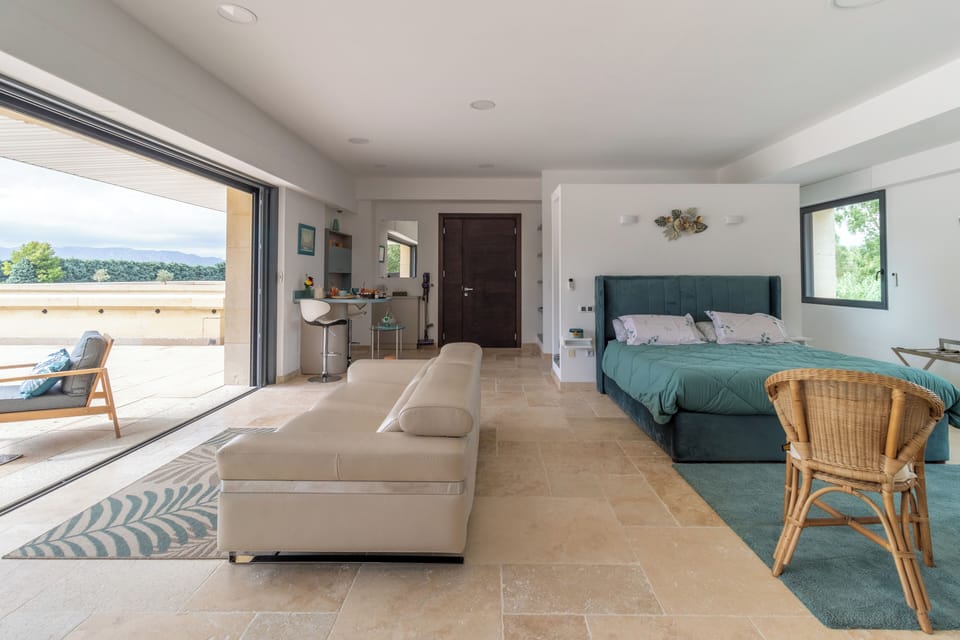 Suite Eucalyptus | Premium bedding, Tempur-Pedic beds, in-room safe, soundproofing