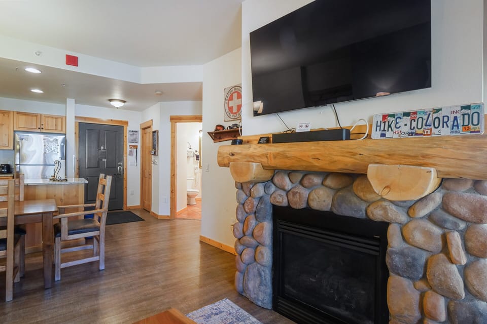 Indoors, Fireplace, Screen, Furniture, Living Room