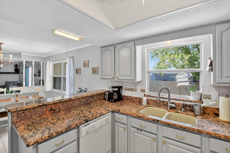Sink, Sink Faucet, Indoors, Kitchen, Lamp
