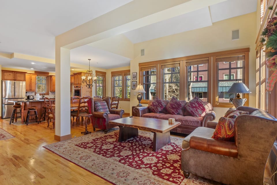 Home Decor, Furniture, Indoors, Living Room, Couch