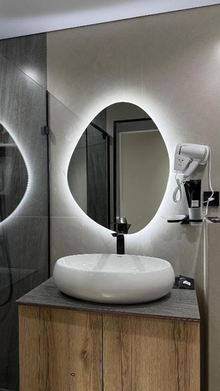 Shower, free toiletries, hair dryer, slippers