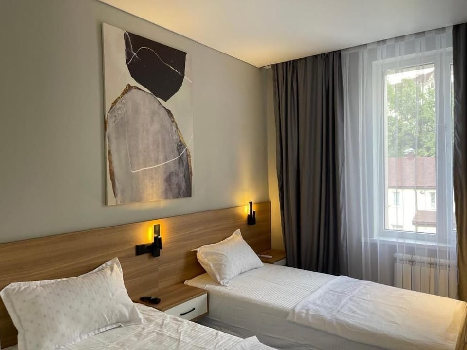 Twin Room | In-room safe, desk, laptop workspace, iron/ironing board
