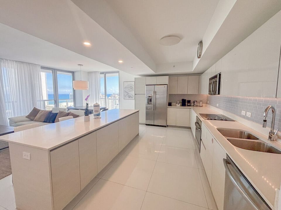 Kitchen, with a large breakfast bar, connected to the dining area