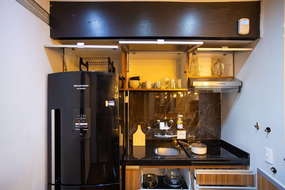 Presidential Apartment | Private kitchen | Microwave, stovetop