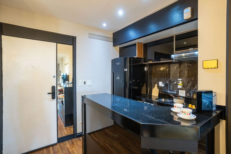 Presidential Apartment | Private kitchen | Microwave, stovetop