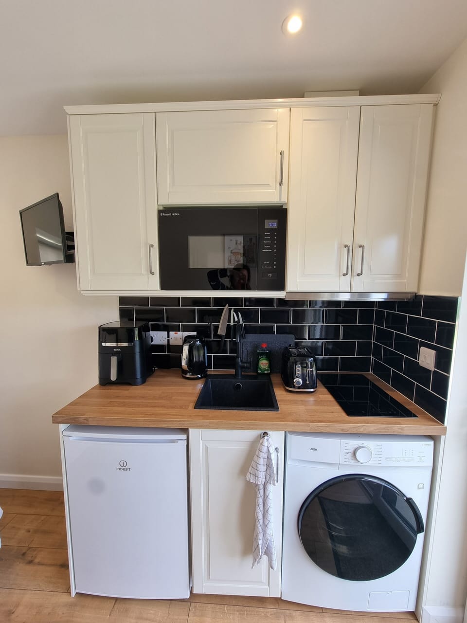 Classic Studio, Multiple Beds, Patio, Mountain View | Private kitchen | Espresso maker, coffee/tea maker, electric kettle, toaster