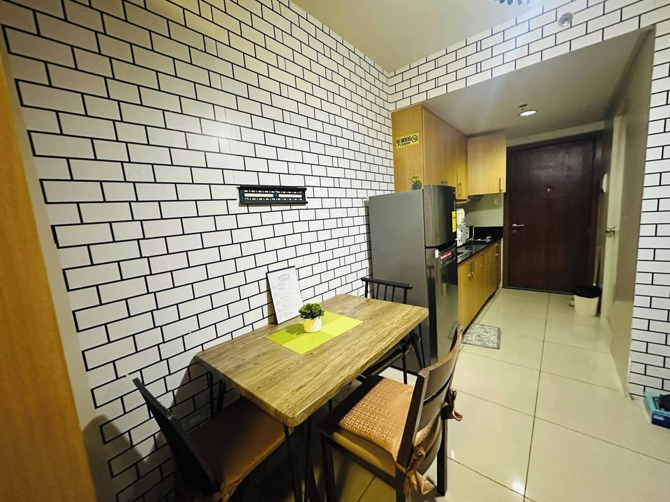 Apartment, 1 Bedroom, Smoking | Dining