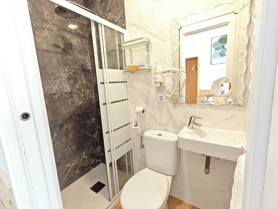 Single Room | Bathroom