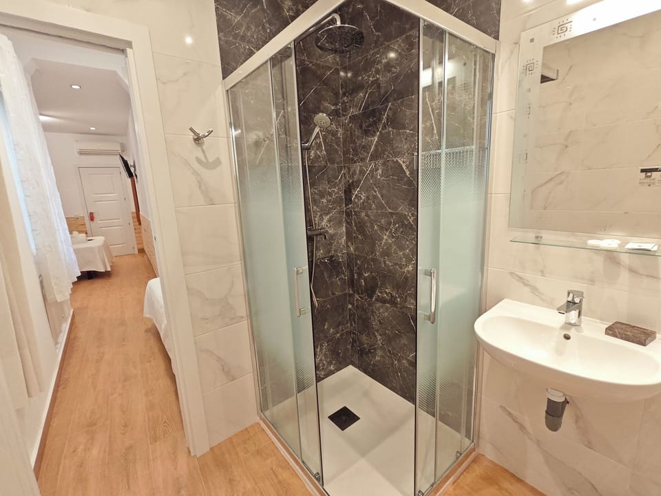 Triple Room | Bathroom