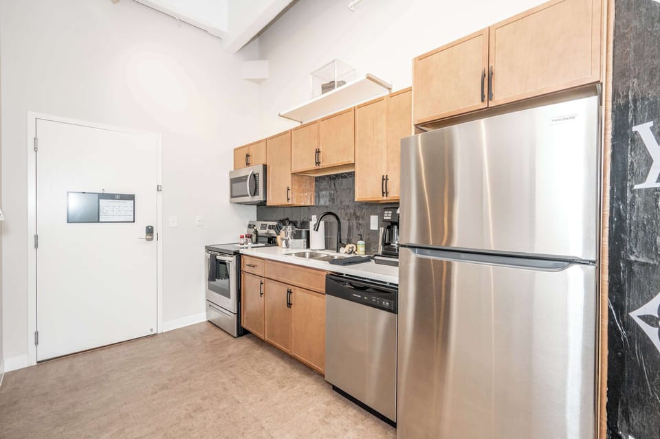 Apartment, Multiple Beds, Kitchen, City View (The 333 Suites 301) | Private kitchen
