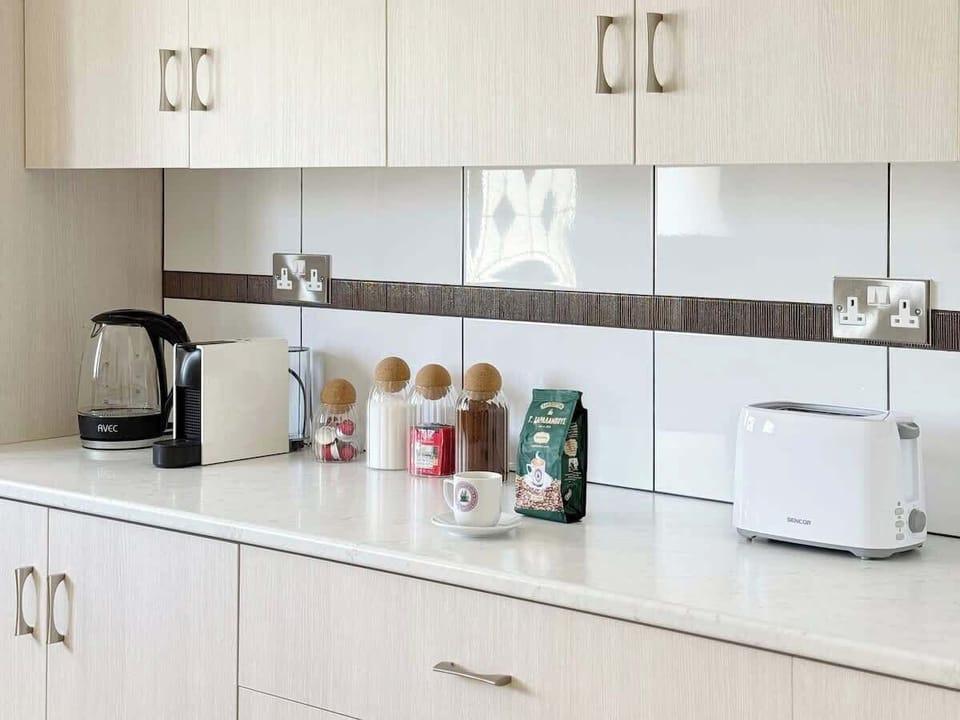 A fully equipped kitchen for short or long stays, with a dishwasher, washing machine, Nespresso machine, kettle, and toaster - everything you need to cook and enjoy home-style comforts during your stay in Larnaca.
