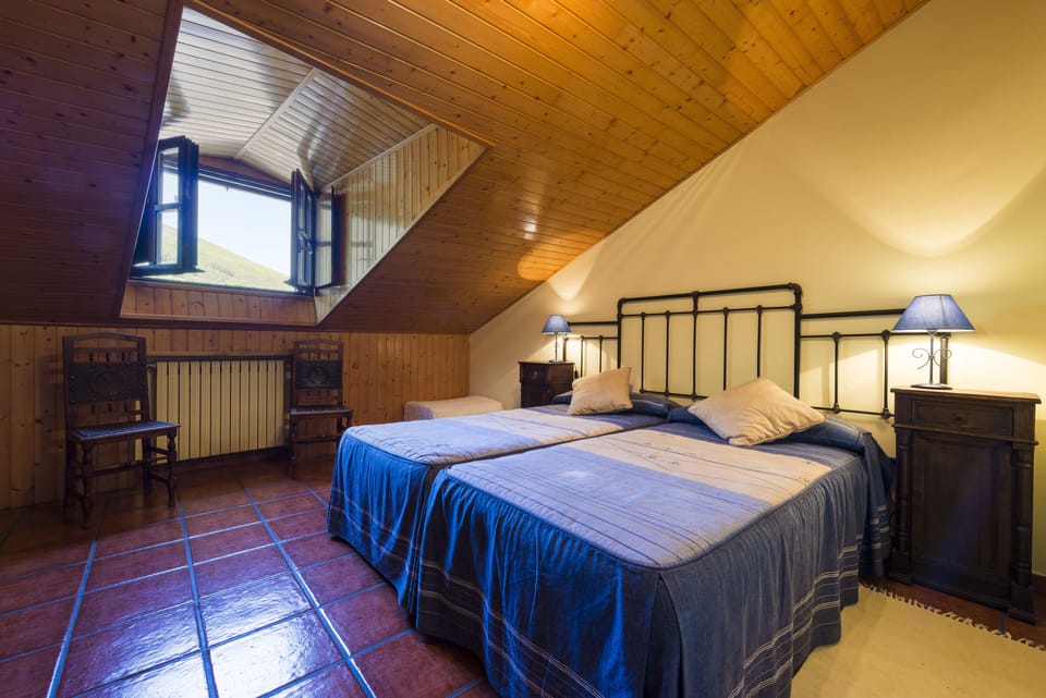 Standard Twin Room | Individually decorated, individually furnished, desk, laptop workspace
