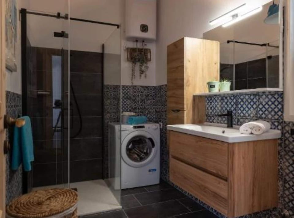 Apartment (Two Bedroom Apartment With Loggia And) | Bathroom | Shower, towels