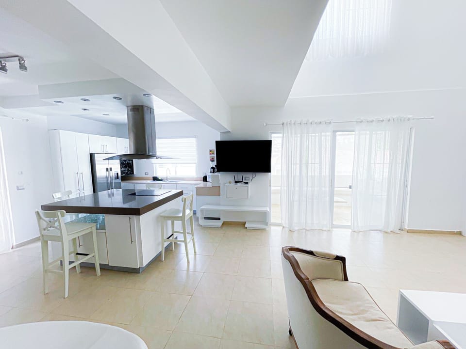 Presidential Penthouse, 3 Bedrooms, Pool View, Beachside | Private kitchen | Fridge, stovetop, coffee/tea maker, cookware/dishes/utensils