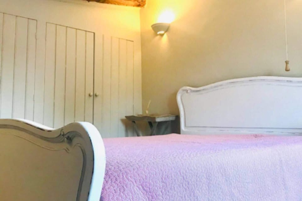 Mews Cottage off Marlborough High Street Cottage in England