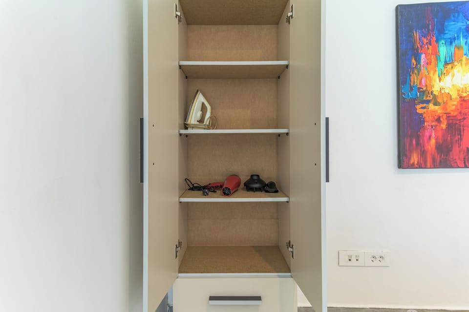 Apartment, 2 Bedrooms, Kitchenette, City View | Wardrobe