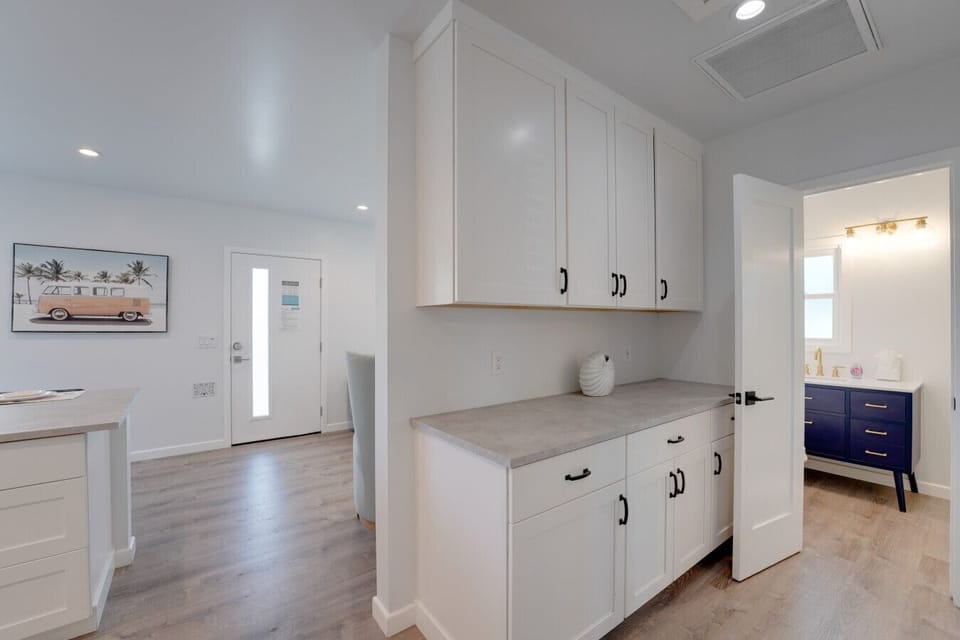 Plenty of storage with these extra cabinets!