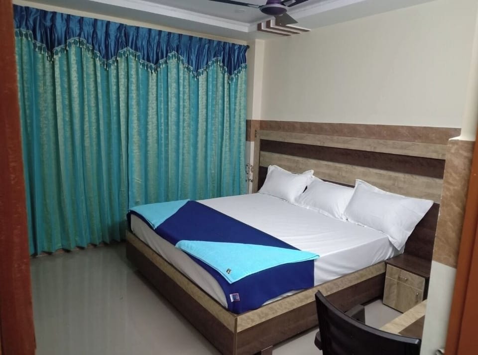 In-room safe, iron/ironing board, free WiFi