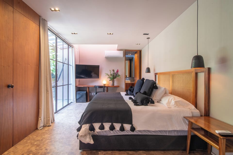 Double Room, 1 King Bed, Balcony, Courtyard View | In-room safe, blackout drapes, iron/ironing board, WiFi (free)
