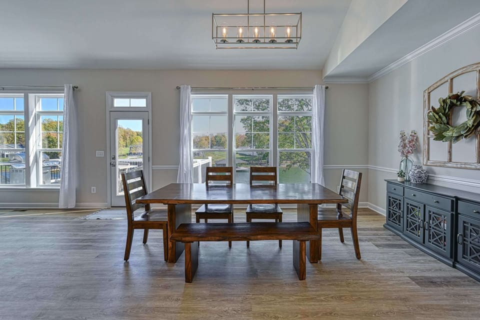 Meals Made Meaningful – A generous table for lingering breakfasts, shared stories, and unhurried dinners together.