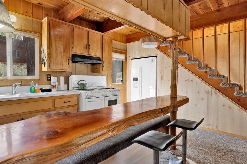 House, Multiple Beds, Pool Access, Mountain View (2526) | Private kitchen