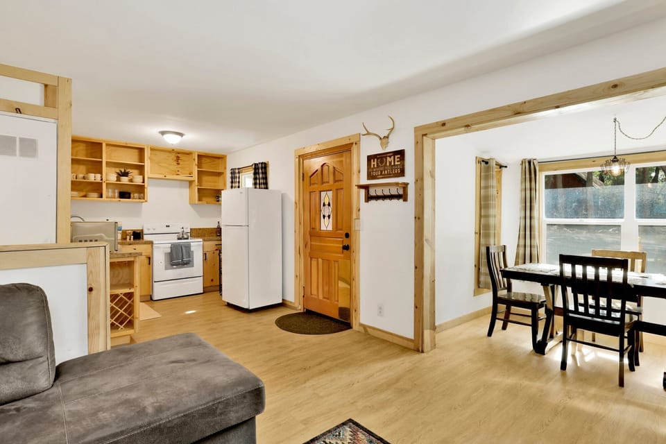 Cabin, Multiple Beds, Pool Access, Mountain View (2559) | Interior