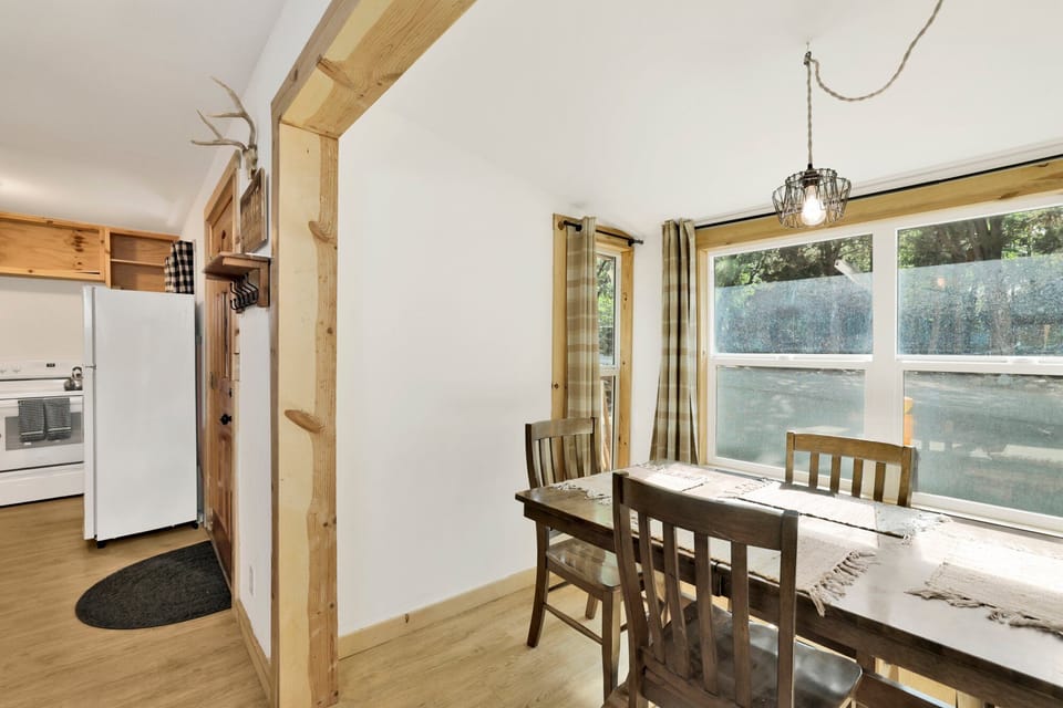 Cabin, Multiple Beds, Pool Access, Mountain View (2559) | 3 bedrooms, individually decorated, individually furnished, bed sheets