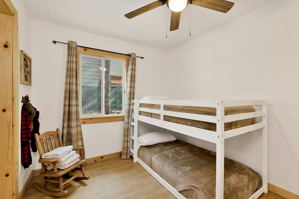 Cabin, Multiple Beds, Pool Access, Mountain View (2559) | 3 bedrooms, individually decorated, individually furnished, bed sheets