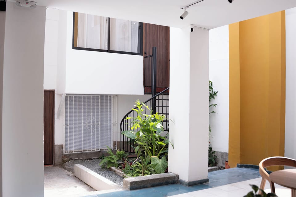 Standard Triple Room, Courtyard View | Desk, free WiFi