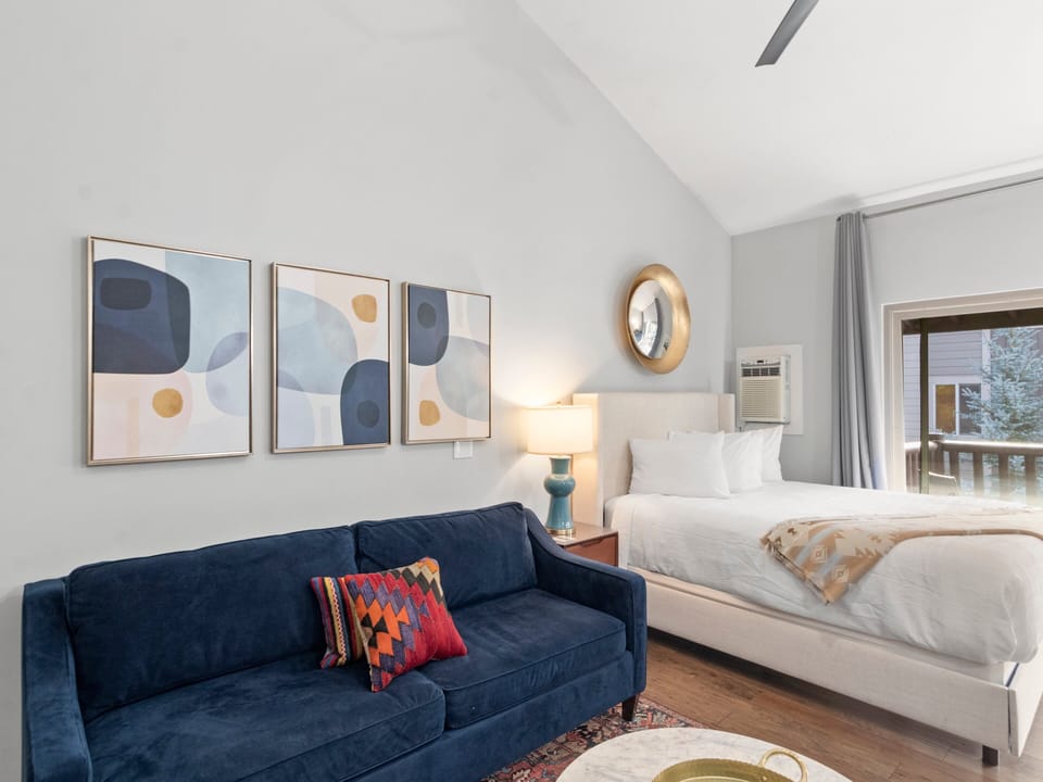 Living Area / Bed