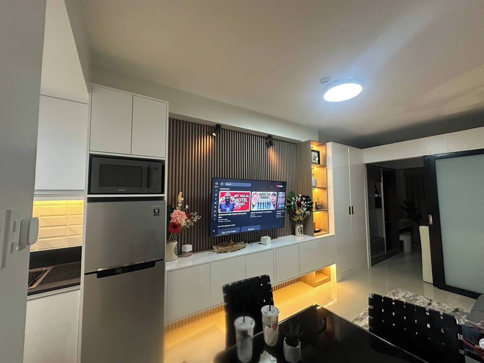 Apartment, 1 Bedroom, Smoking, Balcony | Living room