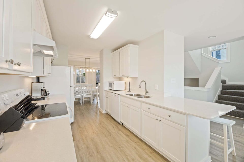 Kitchen: Well-appointed kitchen with full-size appliances, cookware, and ample counter space.