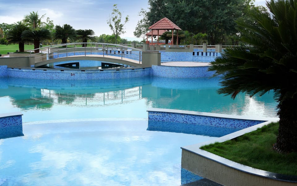 15 outdoor pools