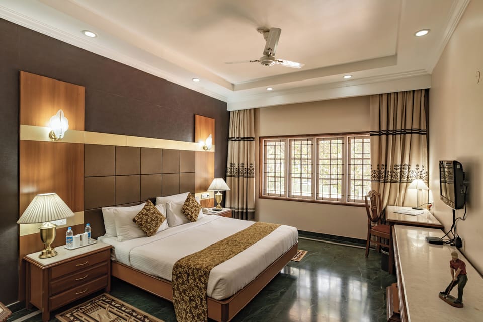 Nature View Premier Room | Desk, laptop workspace, soundproofing, iron/ironing board
