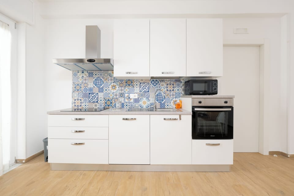 Design Apartment, Garden View | Private kitchen | Fridge, microwave, oven, stovetop