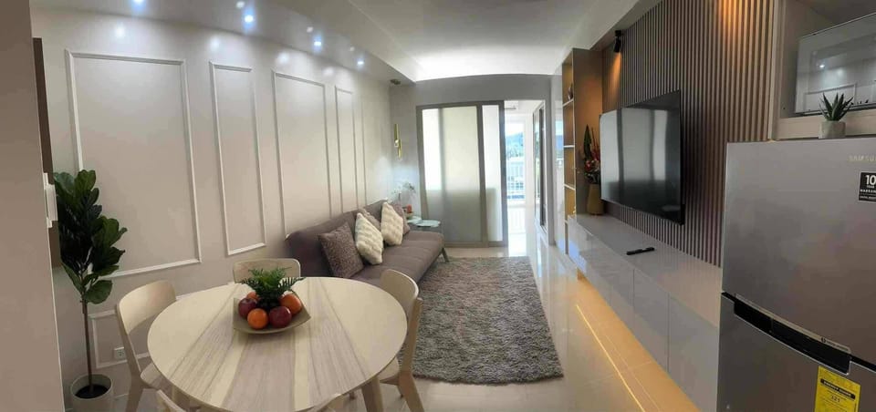 Apartment, 1 Bedroom, Smoking | Living room