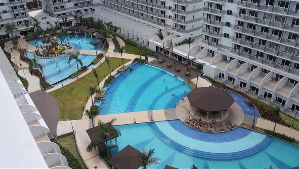 Apartment, 1 Bedroom, Smoking | Pool | Outdoor pool