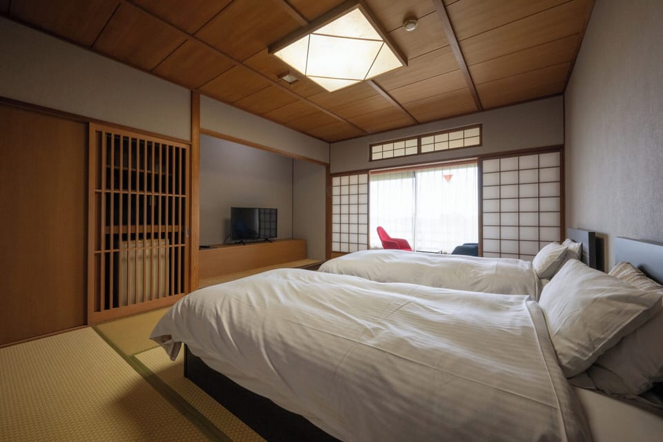 Basic Twin Room, Smoking, Garden View | Bed sheets