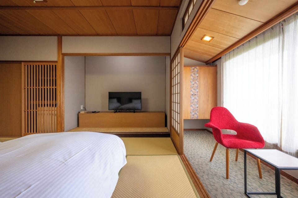 Basic Twin Room, Smoking, Garden View | Bed sheets