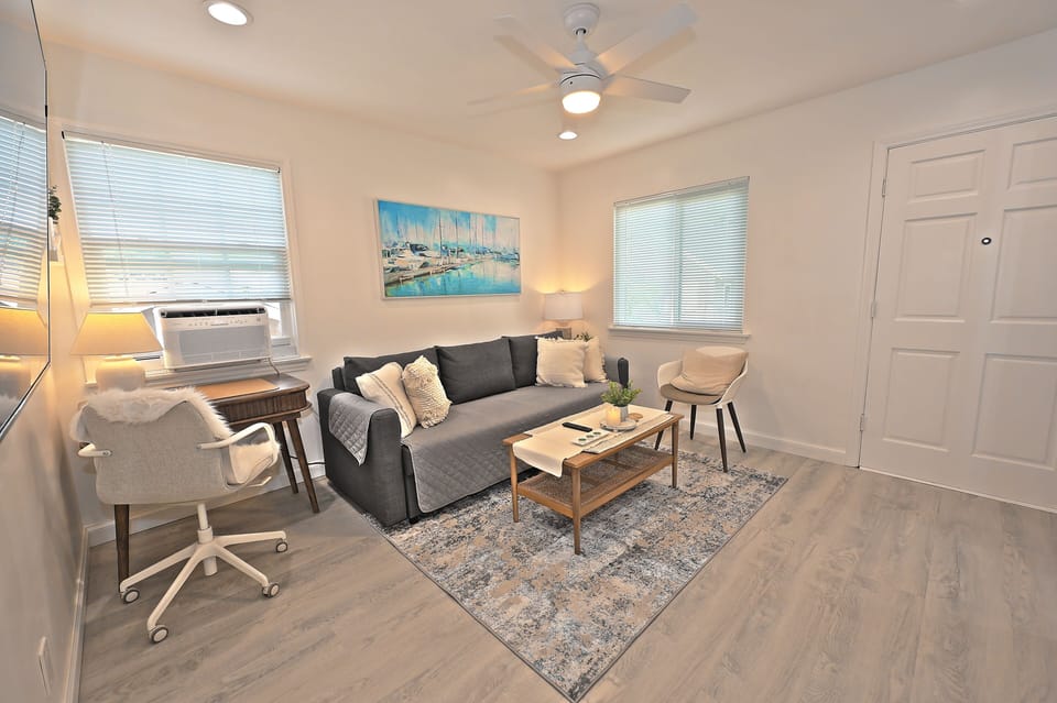 Spacious Living Room 