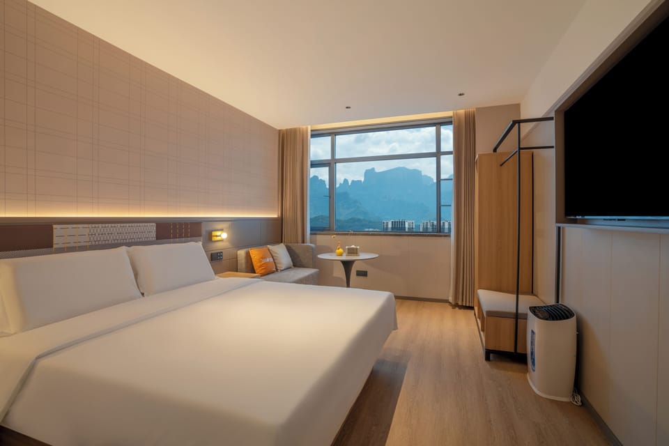 WiFi (free), bed sheets