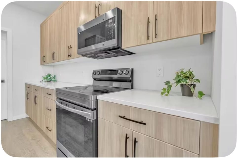 Cooker, microwave and cabinets