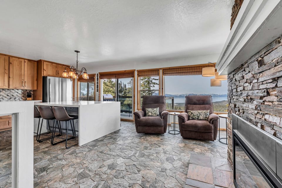 Living room 2: Lower floor, electric fireplace, Smart TV, balcony access